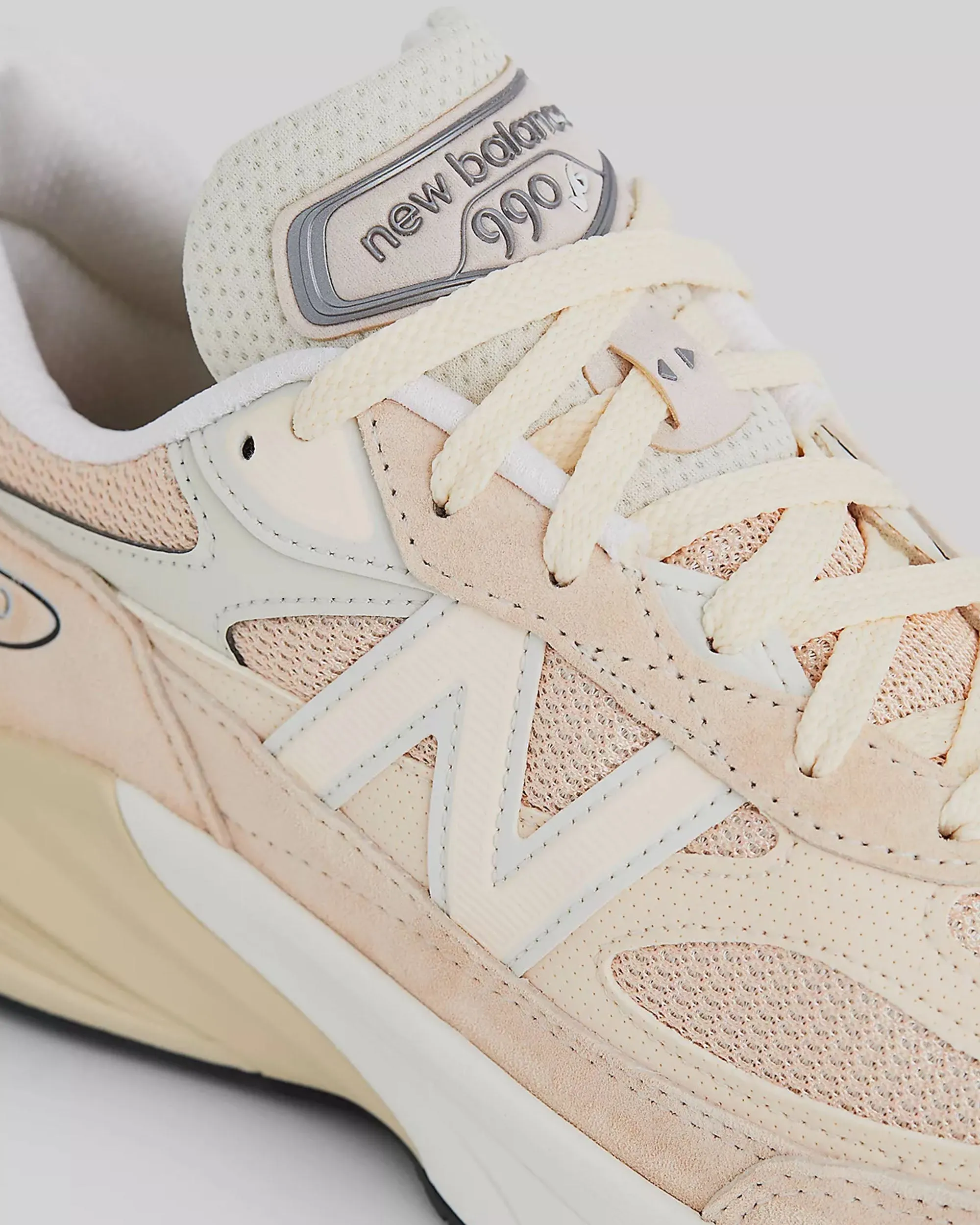 990v6 - Cream