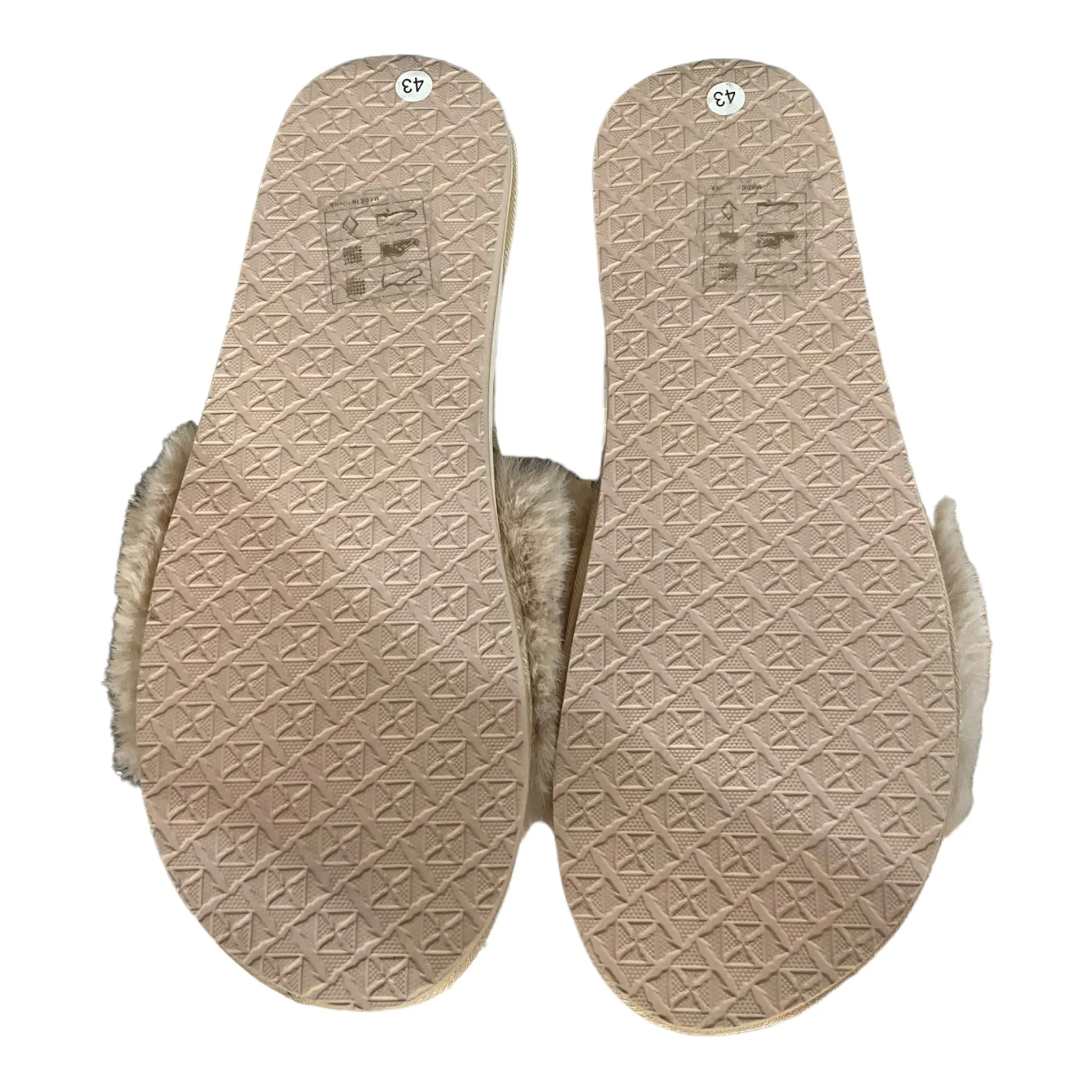 Beige Slippers Clothes Mentor, Size 9